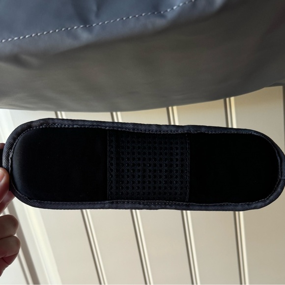 Under Armour duffle bag (NWOT) - Picture 3 of 8